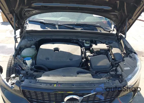 2019 Volvo Xc40 T4 R-Design z USA, uszkodzony, nr VIN YV4AC2HM0K2057933